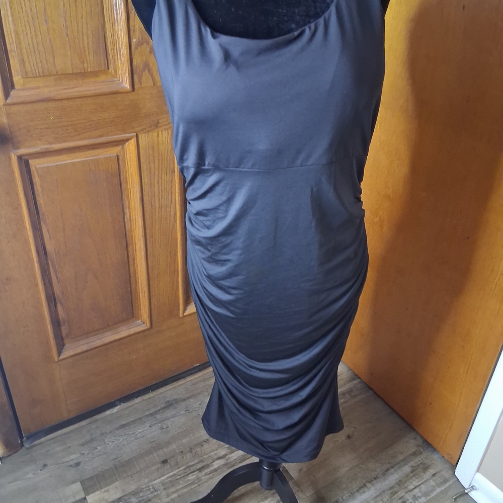 Sleek Black Sleeveless Ruched Midi Dress